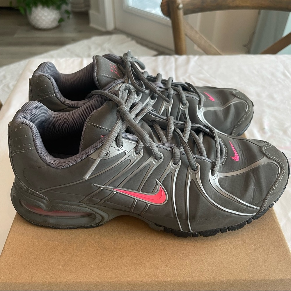 Nike Air Max Torch - Size 9.5 - image 2